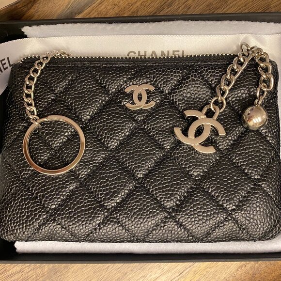 CHANEL black quilted caviar zip wallet - Picture 1 of 12